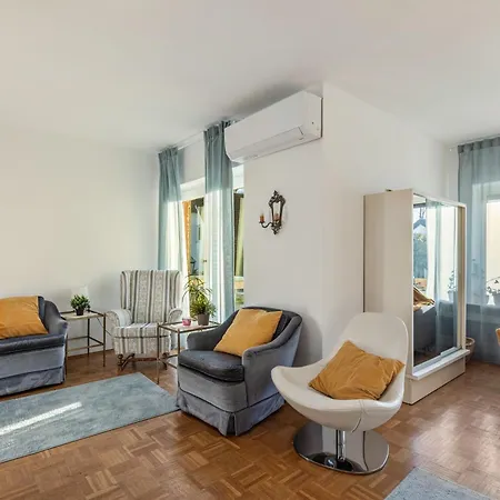 The Park Nest Frankfurt Apartment *