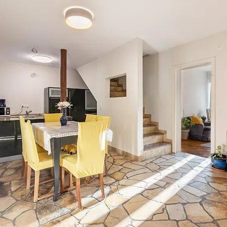 The Park Nest Frankfurt Apartment *